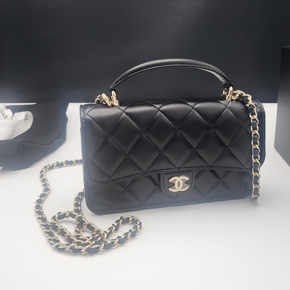 Brand new 2023 authentic Chanel flap phone holder with chain with top handle - Picture 15 of 15